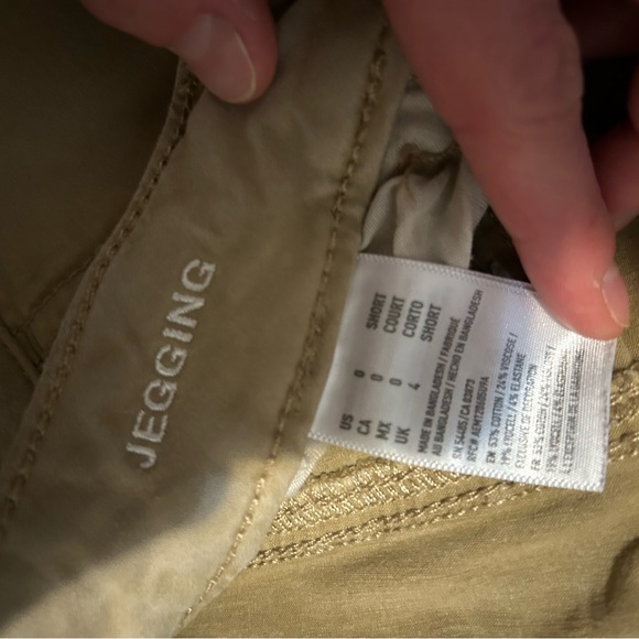 American Eagle Khaki Jegging - Picture 2 of 3